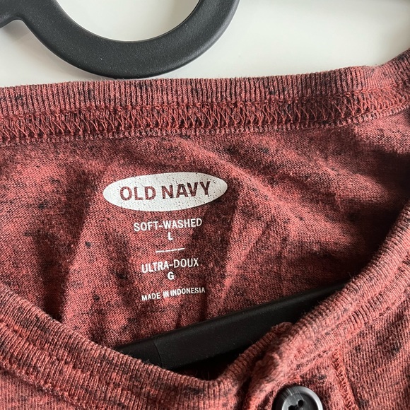 🔴 Elevate Your Wardrobe with this Stylish Red T-Shirt! - Picture 3 of 3